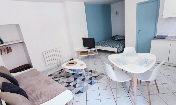 Avranches Apartment | L'Abrincat'Studio, centre entre donjon et vue Mont