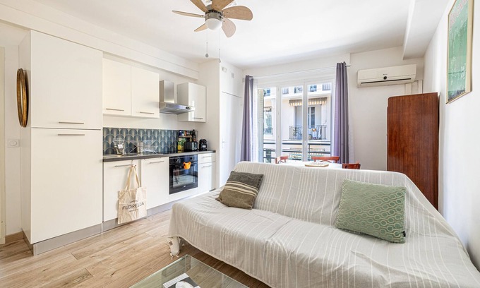 Carnot Apartment | L'Angle Doux avec balcon, pour couples ou en solo