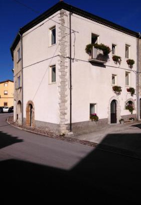 Castelpetroso Bed & Breakfast | L'angolo fiorito