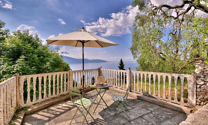 Gargnano Apartment | L'Antica Limonaia by Theater Home - with marvellous lake view and private pool