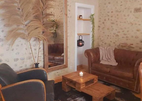 Romans-sur-Isere Apartment | L'antre d'Eros