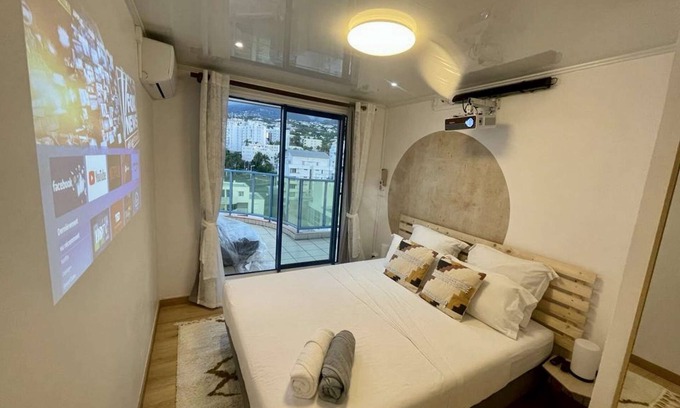 Sainte-Clotilde Apartment | L'appart dans les Nuages * Swimming pool * Panoramic views * Close to the airport