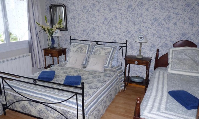 Sainte-Catherine-de-Fierbois Hotel | L'arum antique