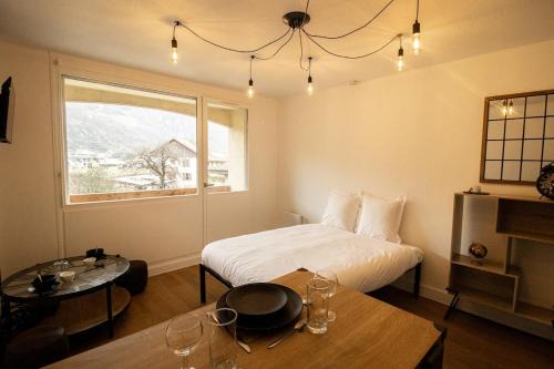 Albertville Apartment | L'Atelier Shelby - Parking & balcon