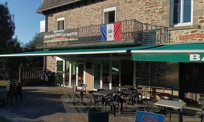 Roannes-Saint-Mary Hotel | L'auberge d'Isy