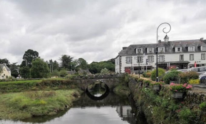 Hopital-Camfrout House | L'Auberge du Camfrout