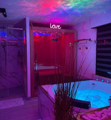 Carpentras House | L'Aurore suite de charme, clim jacuzzi, sauna, piscine chauffée cuisine.