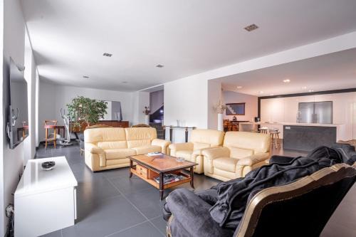 Riou - Petit Juas - Av de Grasse Apartment | L'EMPEREUR somptueux duplex au style raffiné, Petit Juas, proche du centre