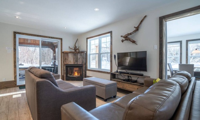 Matawinie Regional County Municipality Apartment | L`Enchanteur |Hot Tub | River & Kayaks |EV Charger