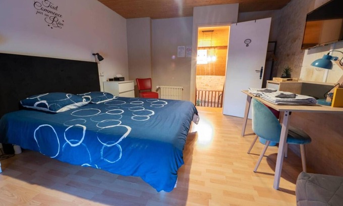 Brizambourg Bed & Breakfast | “L’entre Deux Vignes” Room with Wi-Fi