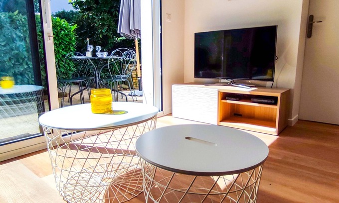 Saint-Marine Apartment | L'Escale - refurbished, 100 m from the port, 4 pax