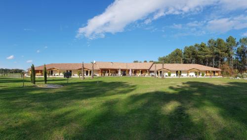 Casteljaloux Hotel | L'Hôtel du Lac Casteljaloux