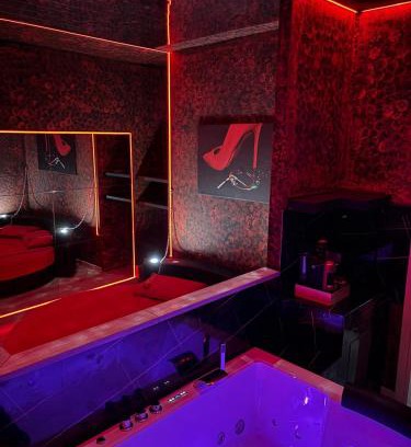 Castrovillari Hotel | L'H LION's RED SUITE