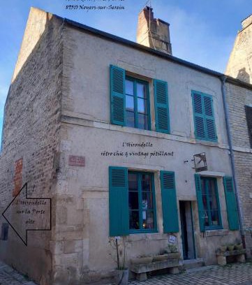 Noyers-sur-Serein Apartment | l'Hirondelle sur la Porte