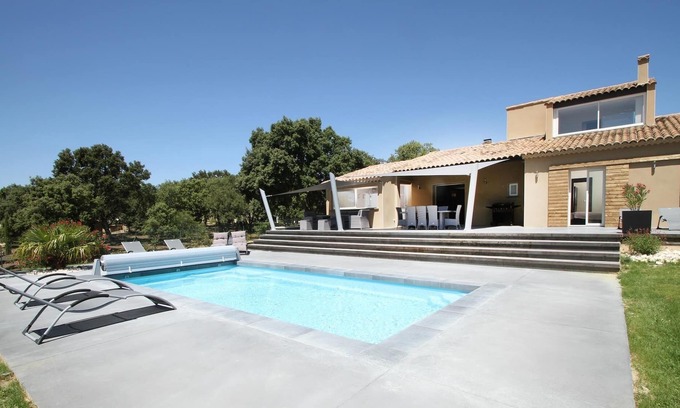 Grignan Villa | L'Olivier maison With jacuzzi pool in quiet area with great service