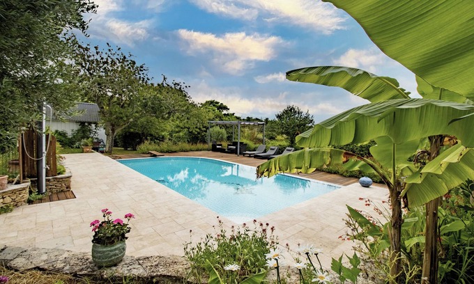 Saint-Romain-la-Virvee Apartment | L'Orée des Vignes – Apartment with Terrace and Shared Pool in Saint-Romain-la-Virvée