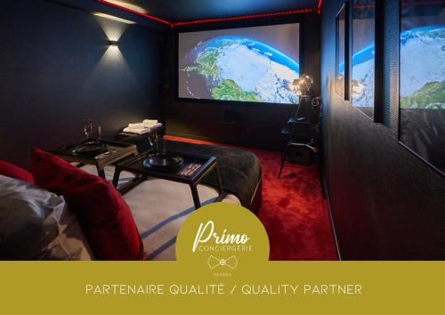 Nevers Apartment | L'Oscar, Expérience Cinema Room avec Netflix, Canal Plus, Prime Vidéo chez les M by PRIMO C0NCIERGERIE