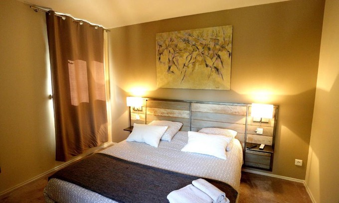 Chateau-Arnoux-Saint-Auban Bed & Breakfast | L'Oustaou