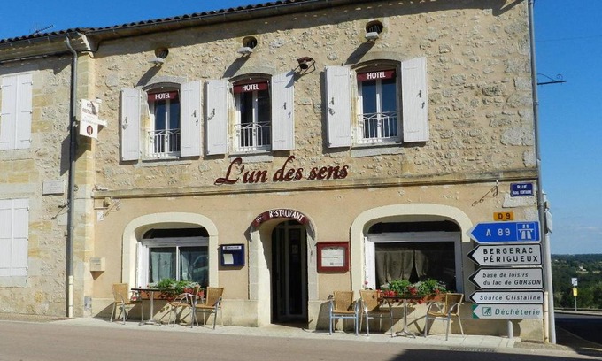 Villefranche-de-Lonchat Hotel | L'un des sens