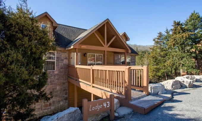 Branson West Cabin | L043, 2-Br Luxury Cabin: Book 3+ Nights This September & Save! SEE DESC. BELOW