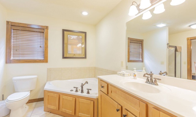 Reeds Spring Cabin | L130B, 2-Br with Loft Lakeview Cabin; Sept Deal – 15% Off 3+ Nt; SEE DESC. BELOW