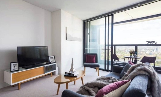 Brisbane Central Business District Apartment | L19 Spacious Apt, Wi-Fi, Parking