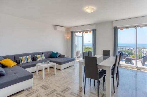 Saint-Laurent-du-Var Apartment | L43 Suite Maurice sea view 6Pax/Terrace,Parking,AC