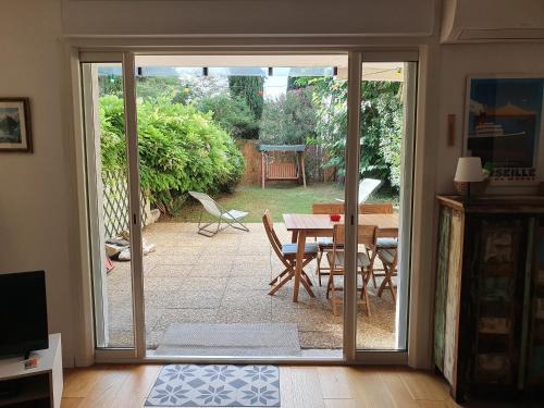 La Pointe Rouge Apartment | La Balancelle