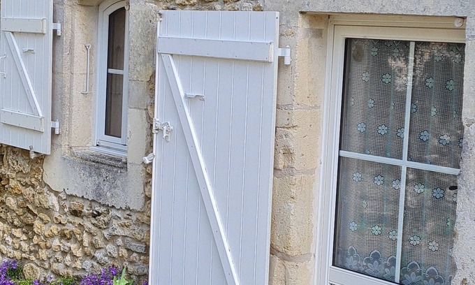 Taillant Cottage | "La Baragane" - Country house in a green setting