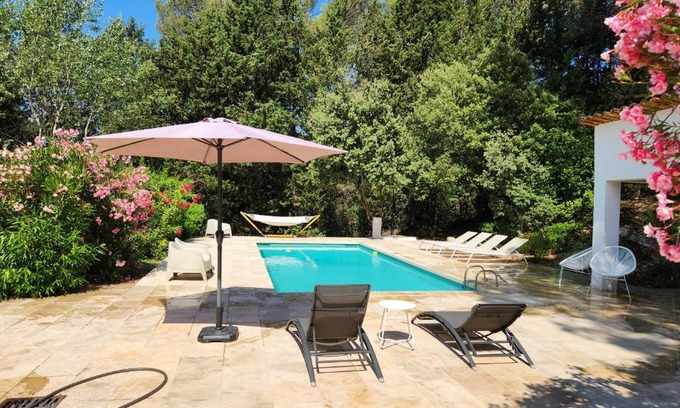 Lorgues Villa | La Bastide Blanche Magnifique villa 5 étoiles 5 chambres et piscine privée sur 6500 m VAR