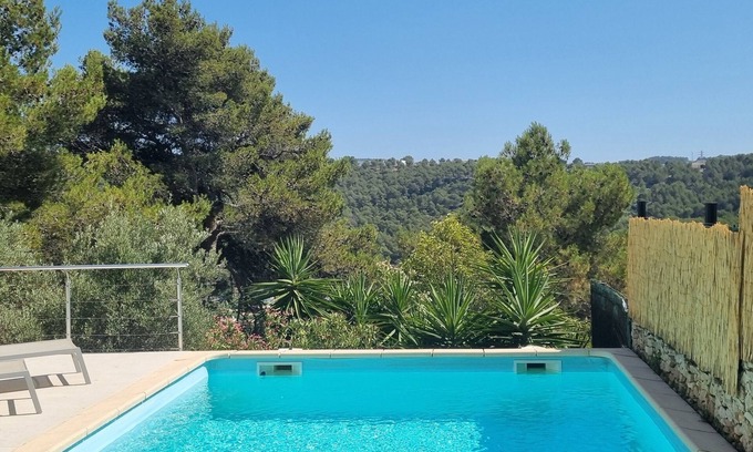 Carnoux-en-Provence House | La bastide des Pins