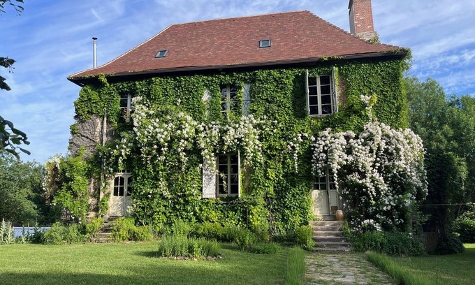 Saint-Yrieix-la-Perche House | La Bâtisse Verte - hide away in an idyllic rural retreat immersed in nature