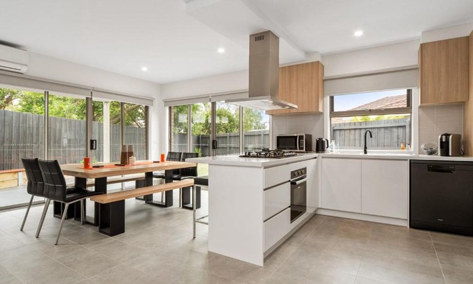 Capel Sound House | La Bella On Allambi