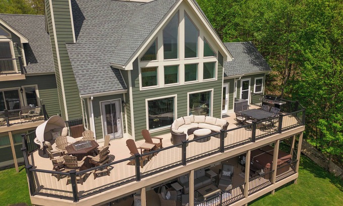 Thayerville House | La Bella Vita | Amazing Lake Views, Upscale Decor