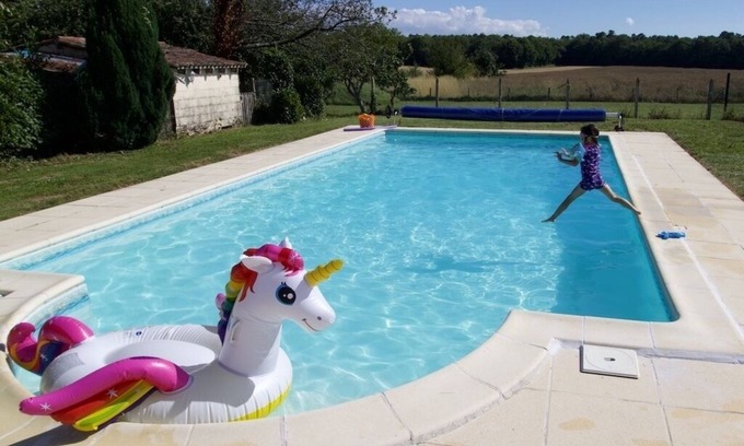 Saint Germain du Seudre Cottage | La Bigorre Stables - family friendly, heated pool, 30 mins to gorgeous beaches