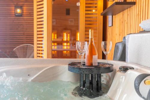 Montrichard Val de Cher House | La Bulle Détente : Maison avec Jacuzzi et Sauna