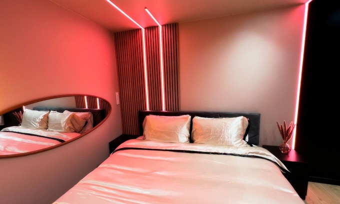 La Roche-sur-Yon Apartment | La Bulle d'Amour - Luxury suite & SPA