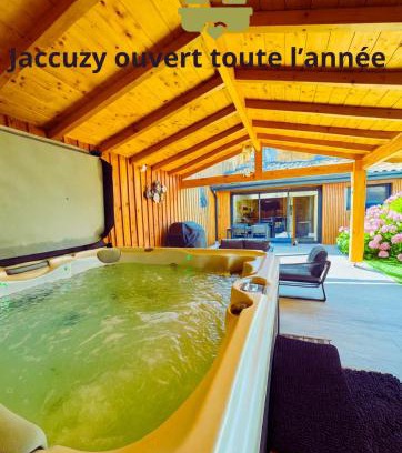 La Celle-sous-Gouzon Villa | La Bulle Médocaine villa design avec jaccuzy privé