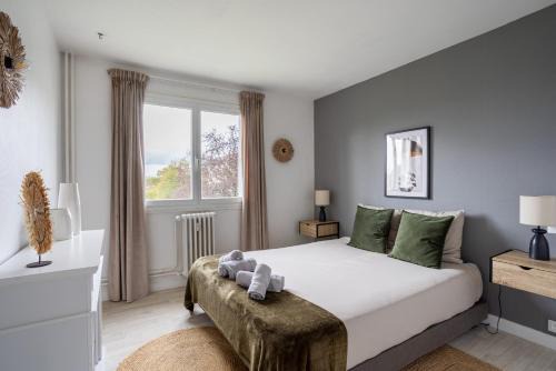 Saint-Sebastien-sur-Loire Apartment | La Butte Enchantée - Wifi Fibre TV - Baignoire - Cosy