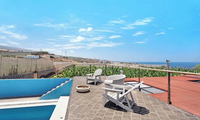 Playa San Juan Villa | 'La Calabacera Blanca' with Sea View, Shared Pool and Wi-Fi