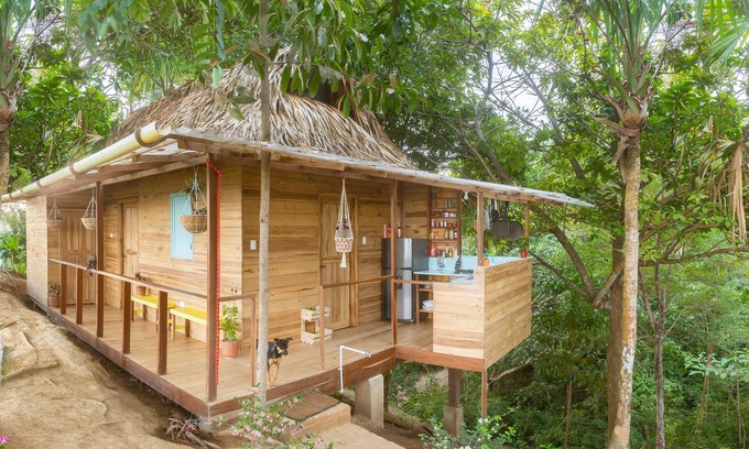 Buritaca Cabin | La Casa de Moncoro wooden jungle cabin at The Fort