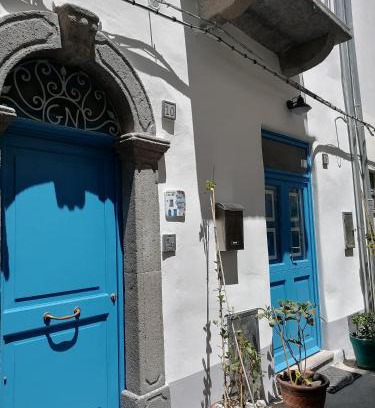 Lipari Historic Centre House | "la casa dell'architetto" con terrazza panoramica in centro storico e a due passi dal porto