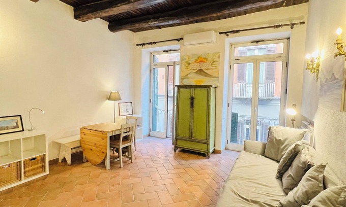 Quartieri Spagnoli Apartment | La Casa Di Licia a few meters from Piazza del Plebiscito