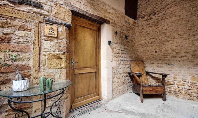 Charnay Apartment | La Casa Dorée