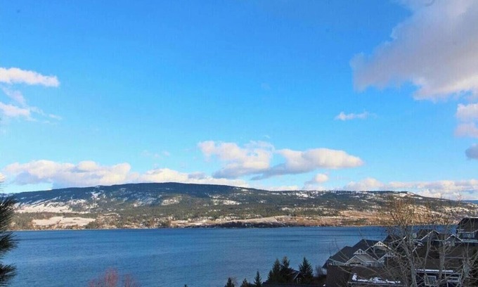 Central Okanagan Cottage | La Casa Lakeview Cottage - 3bdrm/3bath