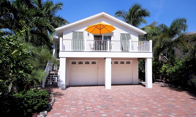 Fort Myers Beach House | La Casa On Mango, heated pool - 5 min walk to the Beach