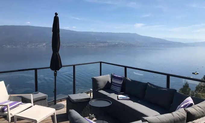 Central Okanagan Cottage | La Casa Resort - Lakefront Private Cottage