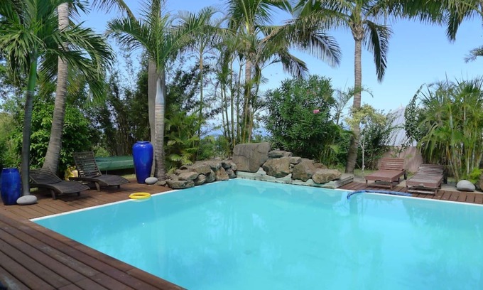 Piton Saint-Leu House | La Case Coco, a charming natural space.