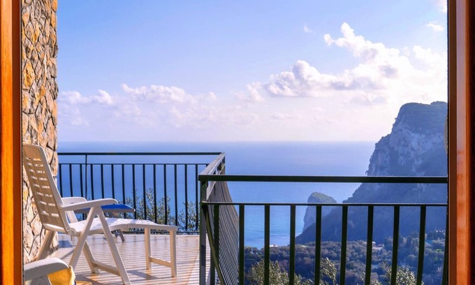 Schiazzano House | La casetta di Rosetta, breathtaking Li Galli sea view