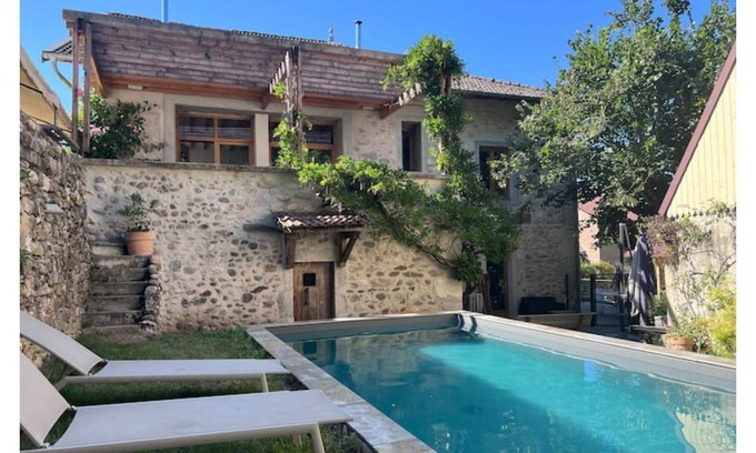 Chapareillan House | La Castanea house with swimming pool at the foot of the Granier